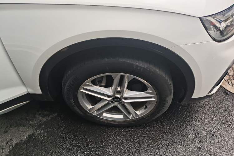 Used Audi Q5L 2022 40T Fashionable and Elegant Model Right Front Wheel Hub