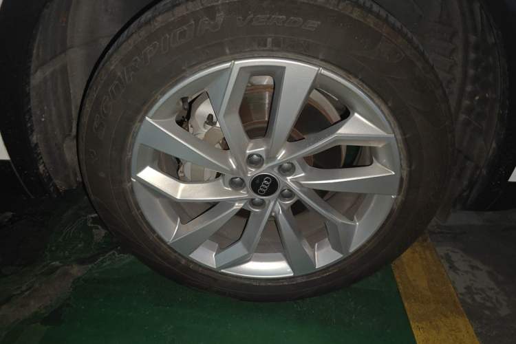 Used Audi Q5L 2022 Updated Version 40T Luxury Elegant Edition Right Front Wheel Hub
