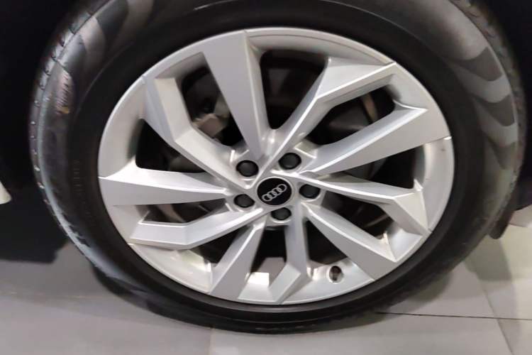 Used Audi Q5L 2022 40T Luxury Dynamic Model Right Front Wheel Hub