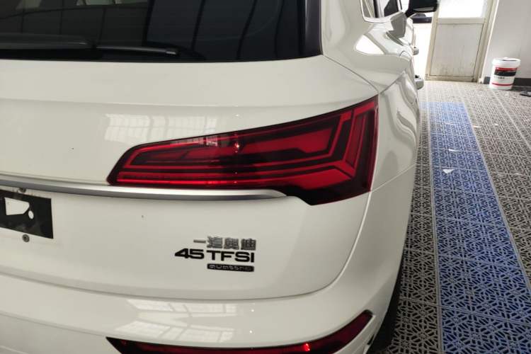 Used Audi Q5L 2022 40T Luxury Dynamic Model Right Rear Taillight