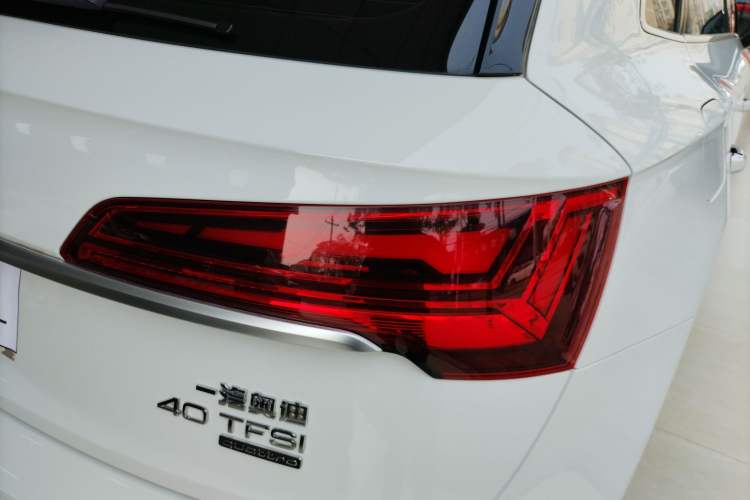 Used Audi Q5L 2022 40T Fashionable and Dynamic Model Right Rear Taillight