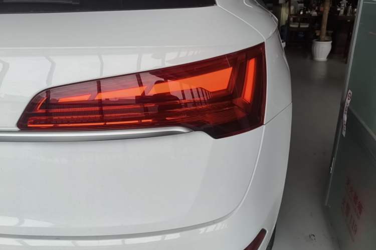 Used Audi Q5L 2022 Updated 40T Luxury Dynamic Edition Right Rear Taillight
