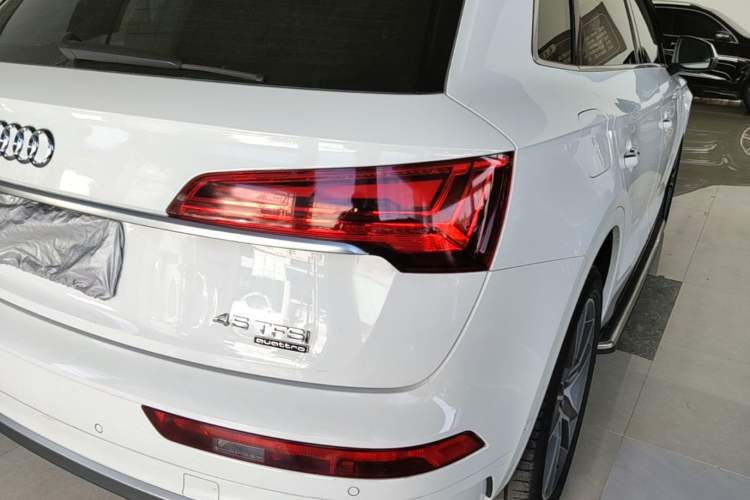 Used Audi Q5L 2022 45T Luxury Dynamic Model Right Rear Taillight