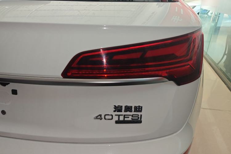 Used Audi Q5L 2022 Updated 40T Luxury Dynamic Edition Right Rear Taillight