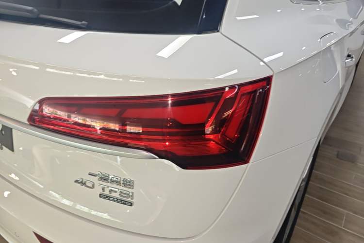 Used Audi Q5L 2022 Updated 40T Luxury Dynamic Edition Right Rear Taillight