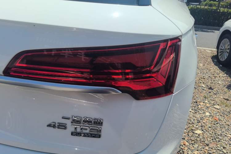 Used Audi Q5L 2022 45T Luxury Dynamic Model Right Rear Taillight