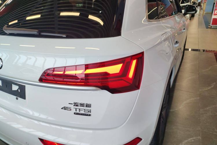 Used Audi Q5L 2022 Updated 45T Luxury Dynamic Version Right Rear Taillight