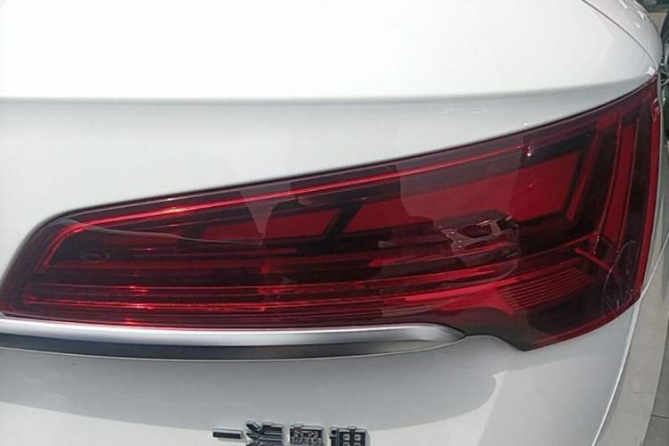 Used Audi Q5L 2022 40T Luxury Dynamic Model Right Rear Taillight