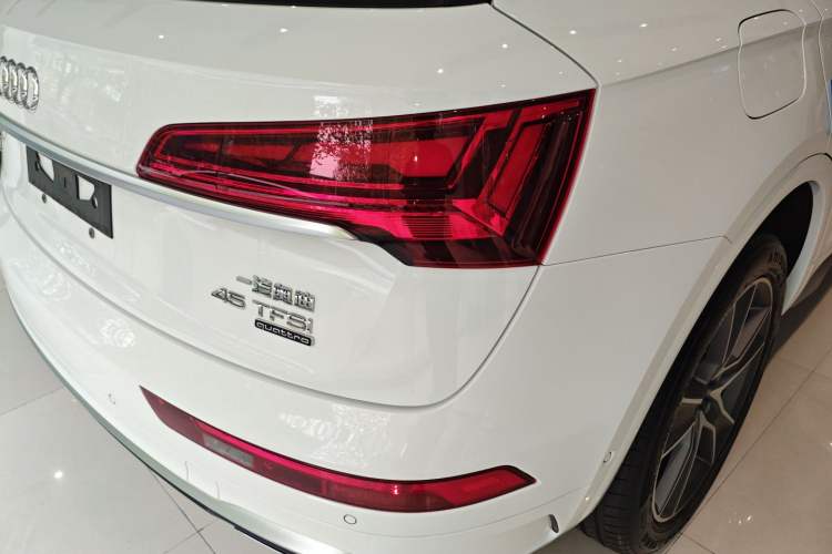 Used Audi Q5L 2022 45T Luxury Dynamic Model Right Rear Taillight