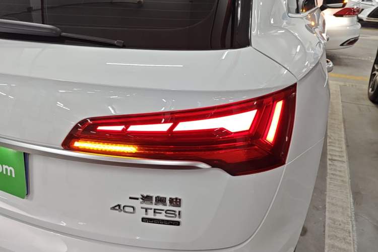 Used Audi Q5L 2022 Updated Version 40T Luxury Elegant Edition Right Rear Taillight