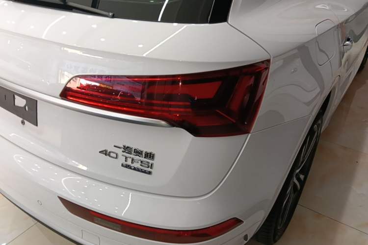 Used Audi Q5L 2022 40T Fashionable and Dynamic Model Right Rear Taillight
