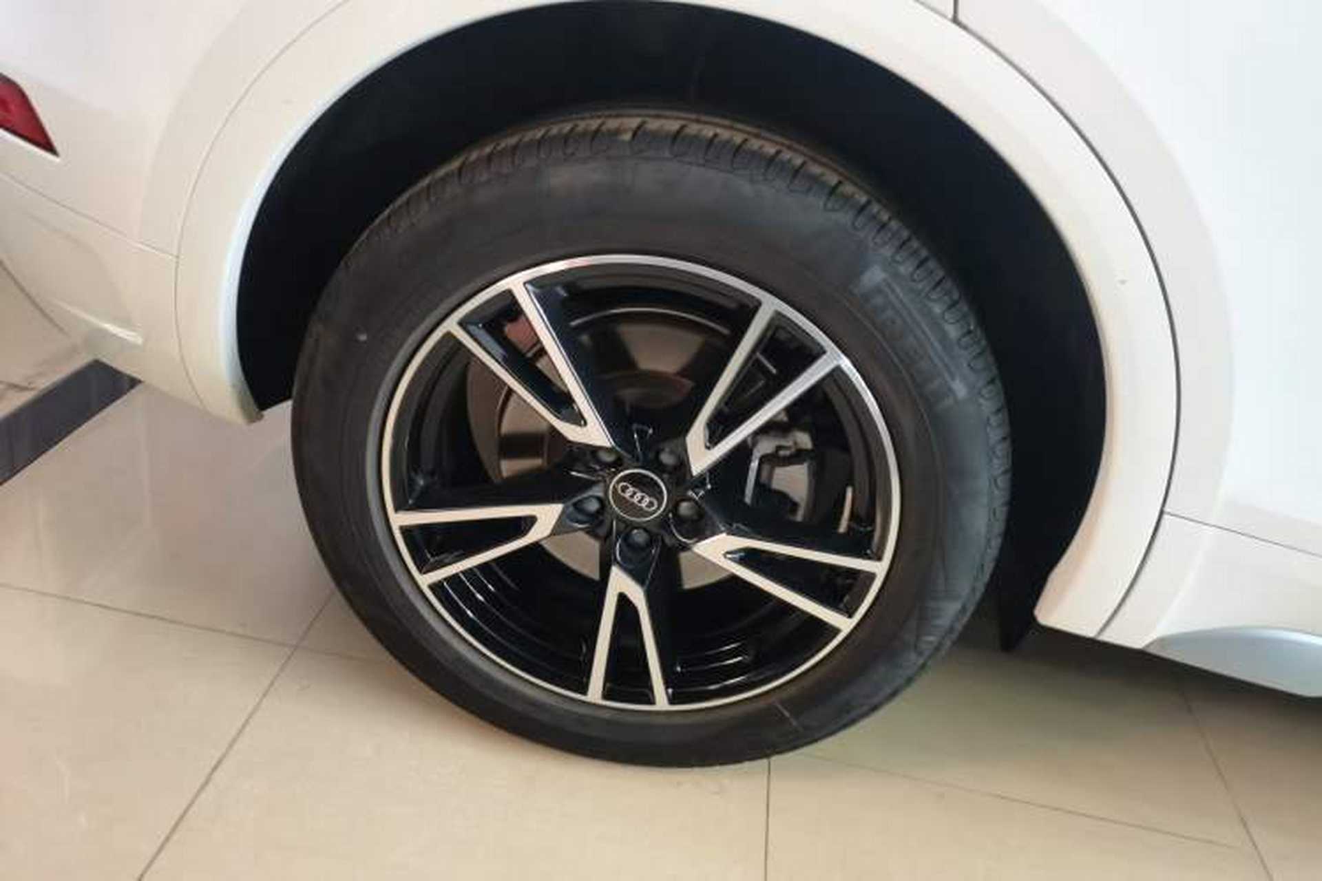 Used Audi Q5L 2022 40T Fashionable and Dynamic Model Right Rear Wheel Hub