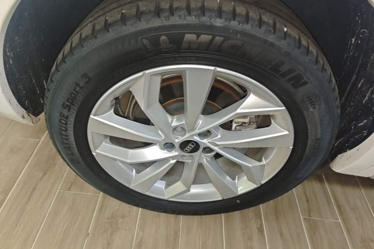 Used Audi Q5L 2022 Updated 40T Luxury Dynamic Edition Right Rear Wheel Hub
