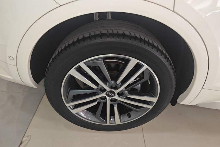 Used Audi Q5L 2022 Updated 40T Luxury Dynamic Edition Right Rear Wheel Hub