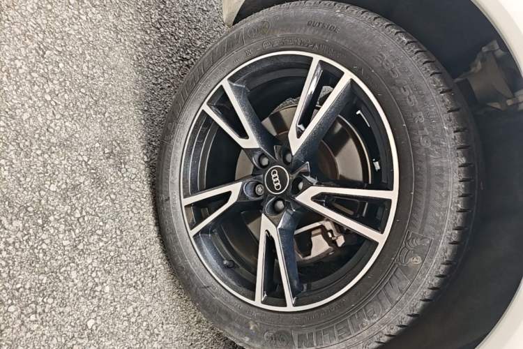 Used Audi Q5L 2022 40T Fashionable and Dynamic Model Right Rear Wheel Hub