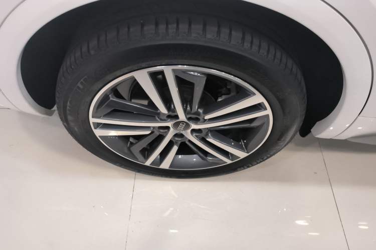Used Audi Q5L 2022 Updated 40T Luxury Dynamic Edition Right Rear Wheel Hub