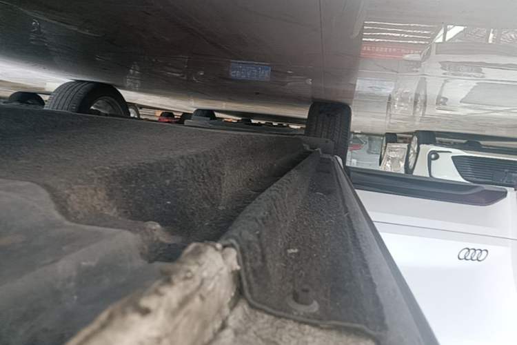 Used Audi Q5L 2022 40T Fashionable and Dynamic Model Right Side Sill