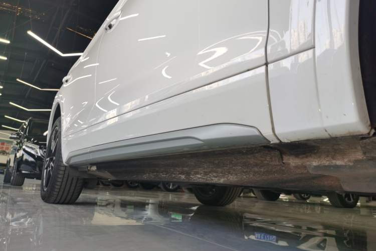 Used Audi Q5L 2022 40T Fashionable and Dynamic Model Right Side Sill