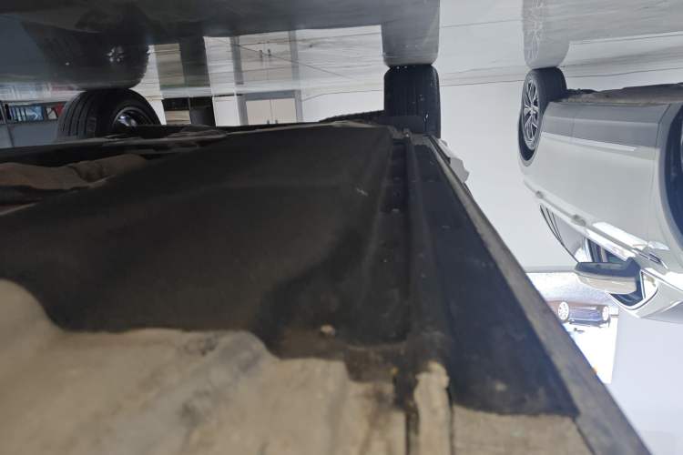 Used Audi Q5L 2022 40T Luxury Elegant Model Right Side Sill