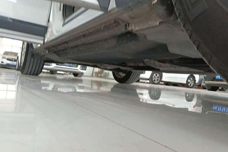 Used Audi Q5L 2022 40T Fashionable and Elegant Model Right Side Sill