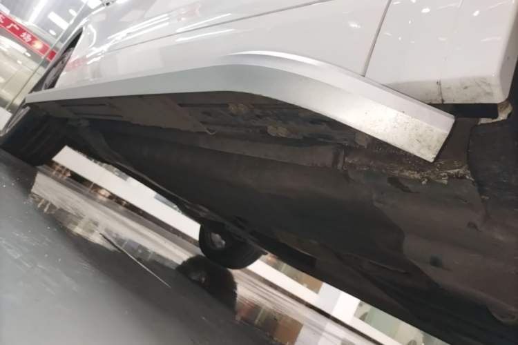 Used Audi Q5L 2022 Updated 45T Luxury Dynamic Version Right Side Sill