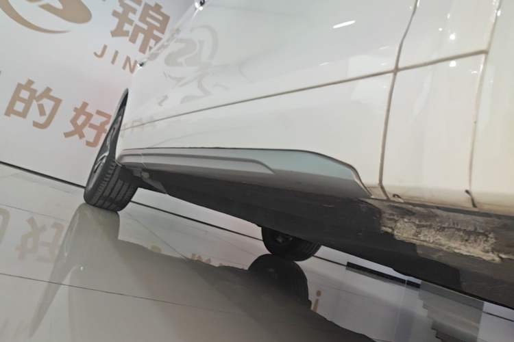 Used Audi Q5L 2022 Updated 40T Luxury Dynamic Edition Right Side Sill