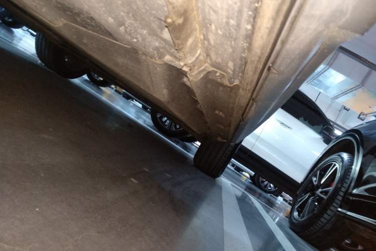 Used Audi Q5L 2022 Updated 40T Luxury Dynamic Edition Right Side Sill