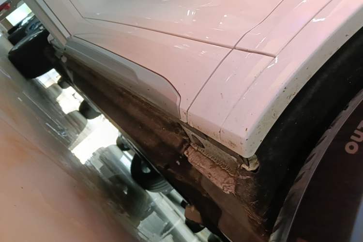 Used Audi Q5L 2022 40T Fashionable and Dynamic Model Right Side Sill