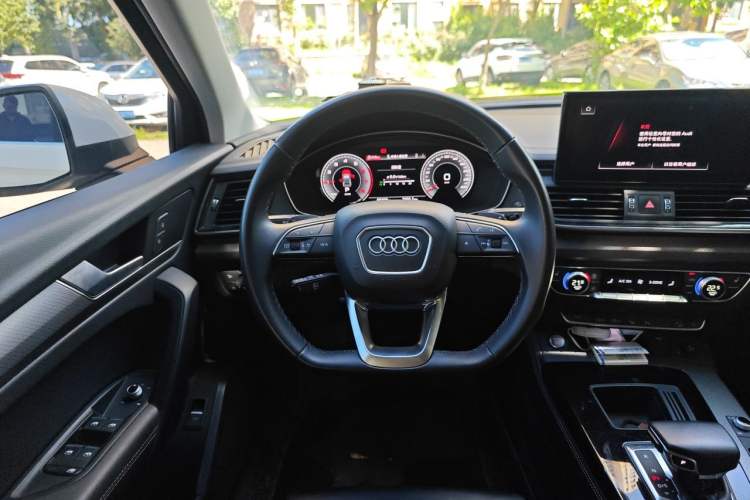 Used Audi Q5L 2022 40T Luxury Dynamic Model Steering Wheel