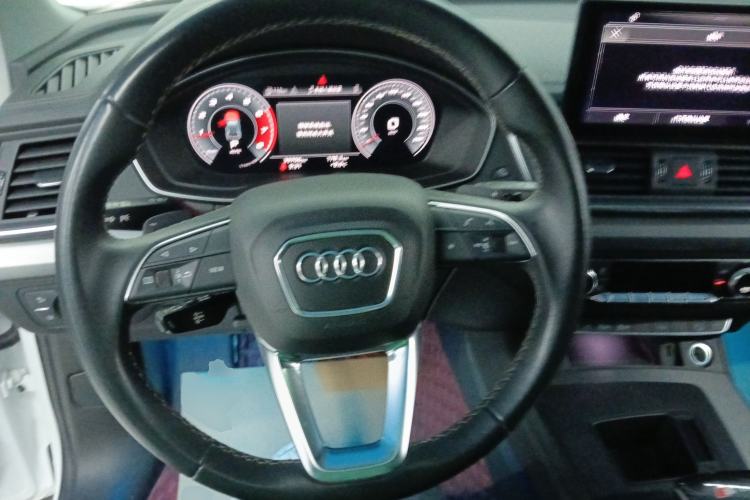 Used Audi Q5L 2022 40T Fashionable and Elegant Model Steering Wheel
