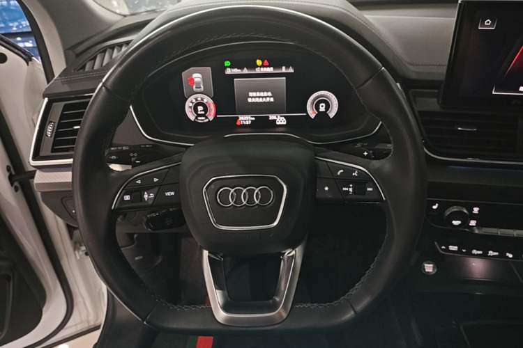 Used Audi Q5L 2022 Updated 40T Luxury Dynamic Edition Steering Wheel
