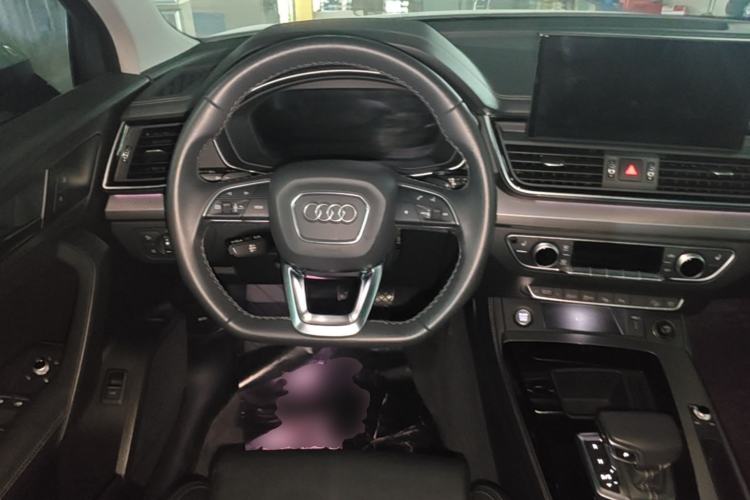 Used Audi Q5L 2022 40T Luxury Dynamic Model Steering Wheel