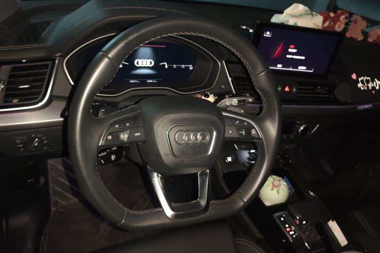Used Audi Q5L 2022 40T Fashionable and Dynamic Model Steering Wheel