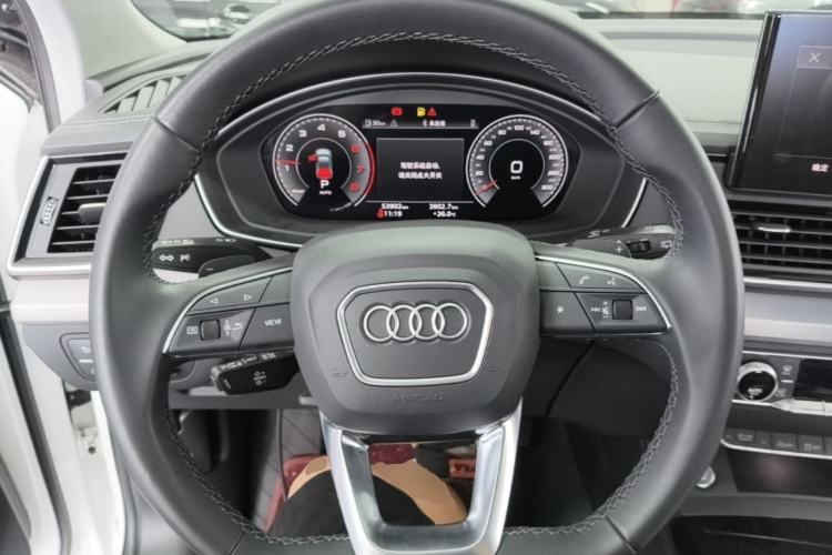 Used Audi Q5L 2022 40T Fashionable and Dynamic Model Steering Wheel