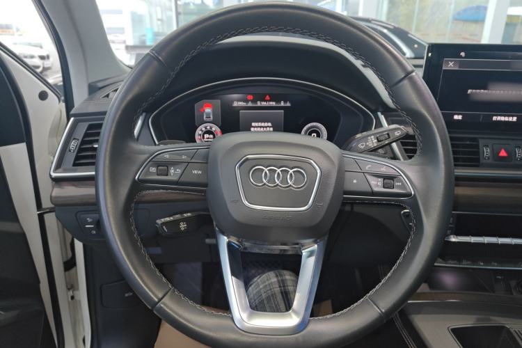 Used Audi Q5L 2022 40T Luxury Elegant Model Steering Wheel