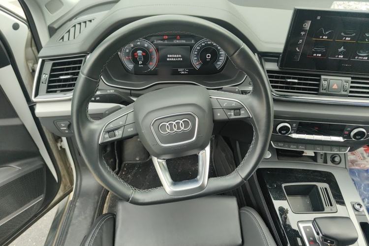 Used Audi Q5L 2022 40T Fashionable and Dynamic Model Steering Wheel