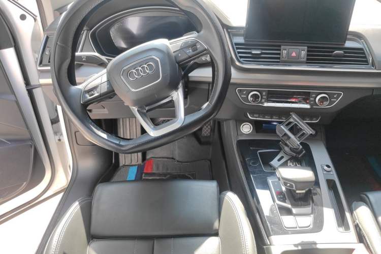 Used Audi Q5L 2022 40T Luxury Dynamic Model Steering Wheel