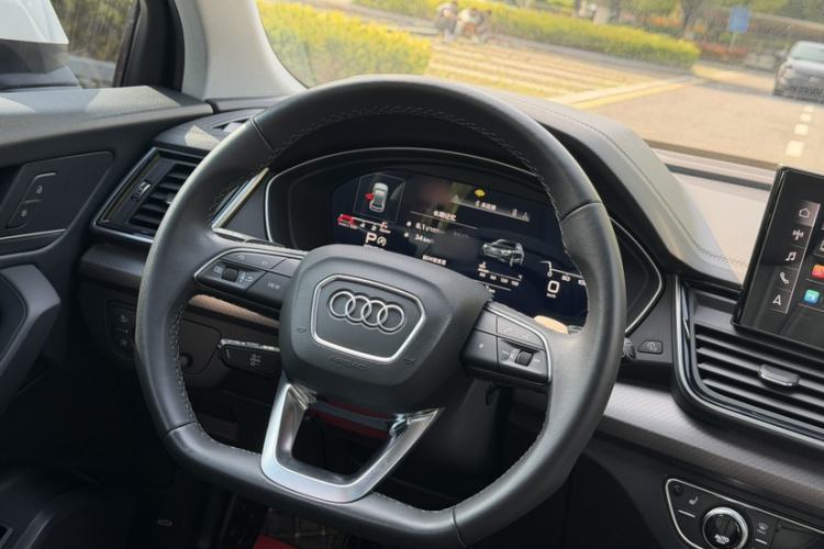Used Audi Q5L 2022 40T Luxury Dynamic Model Steering Wheel