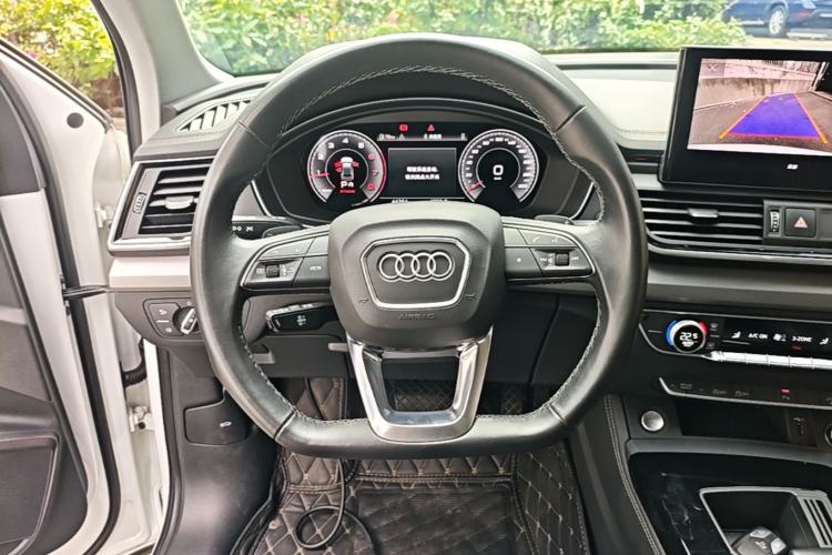 Used Audi Q5L 2022 40T Fashionable and Dynamic Model Steering Wheel