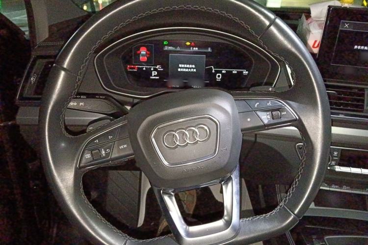 Used Audi Q5L 2022 40T Fashionable and Dynamic Model Steering Wheel