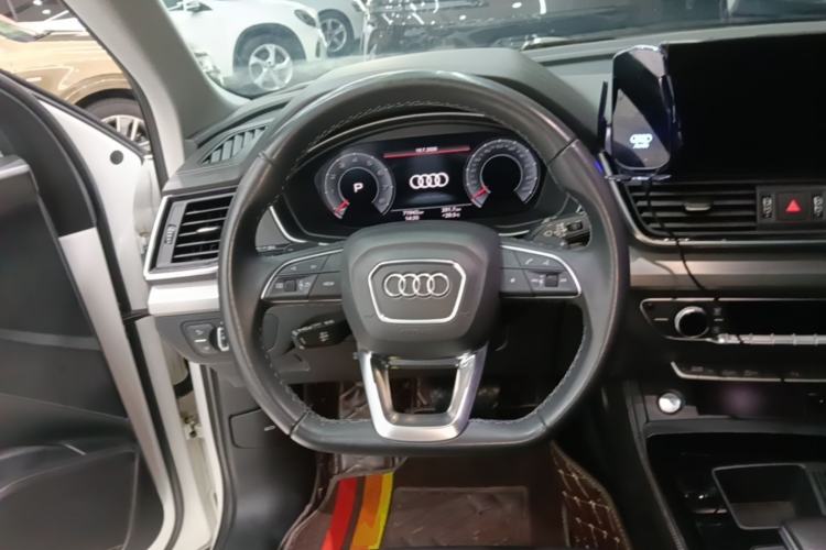 Used Audi Q5L 2022 40T Fashionable and Dynamic Model Steering Wheel