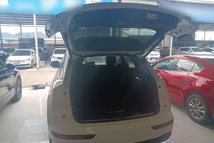 Used Audi Q5L 2022 40T Fashionable and Dynamic Model Trunk