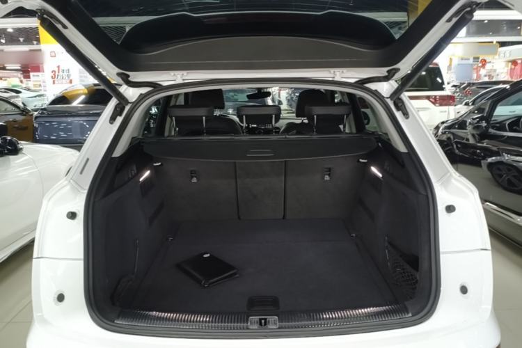 Used Audi Q5L 2022 45T Luxury Dynamic Model Trunk