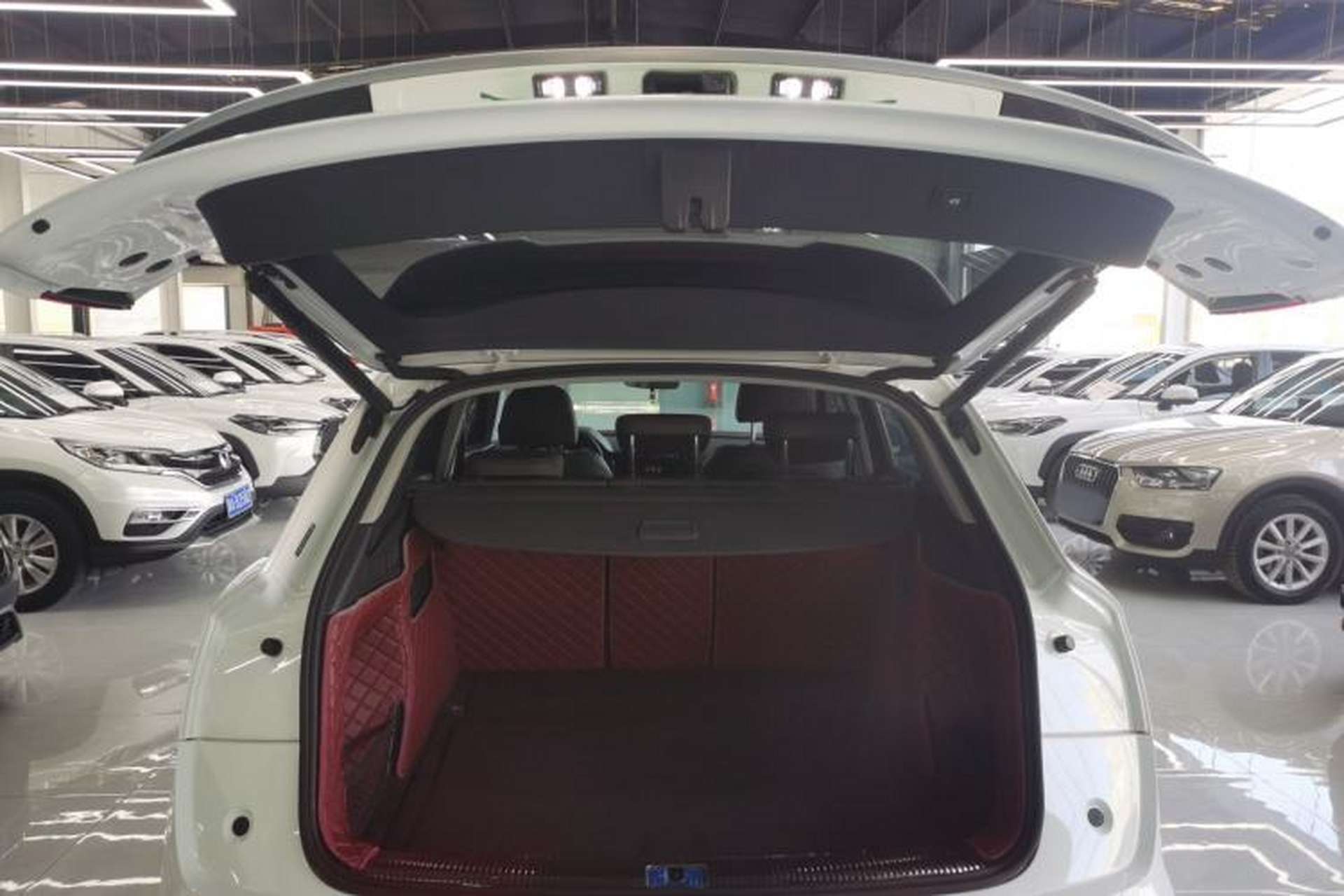 Used Audi Q5L 2022 40T Fashionable and Dynamic Model Trunk