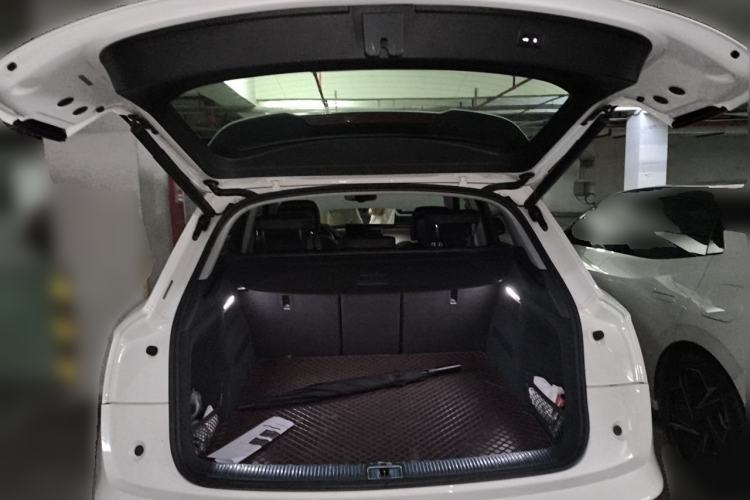 Used Audi Q5L 2022 40T Luxury Dynamic Model Trunk