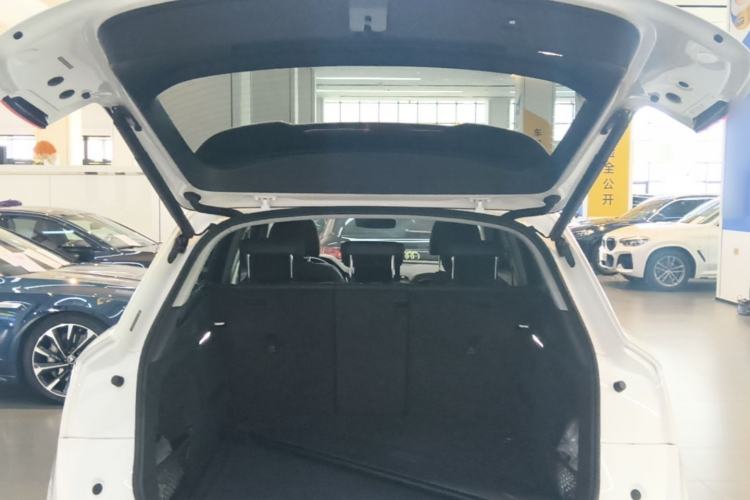 Used Audi Q5L 2022 40T Fashionable and Dynamic Model Trunk