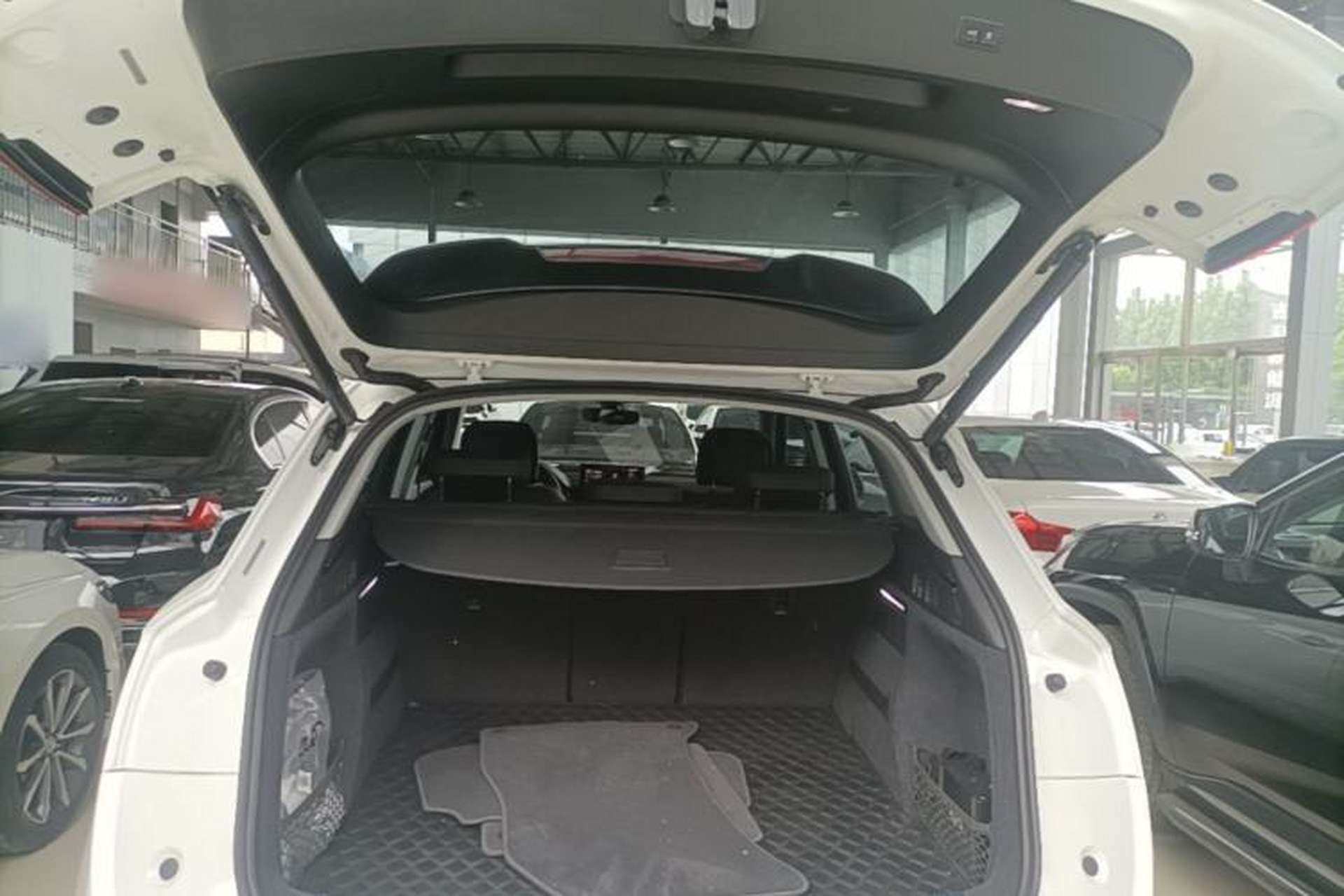 Used Audi Q5L 2022 40T Luxury Dynamic Model Trunk