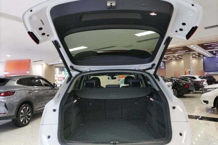 Used Audi Q5L 2022 40T Luxury Dynamic Model Trunk
