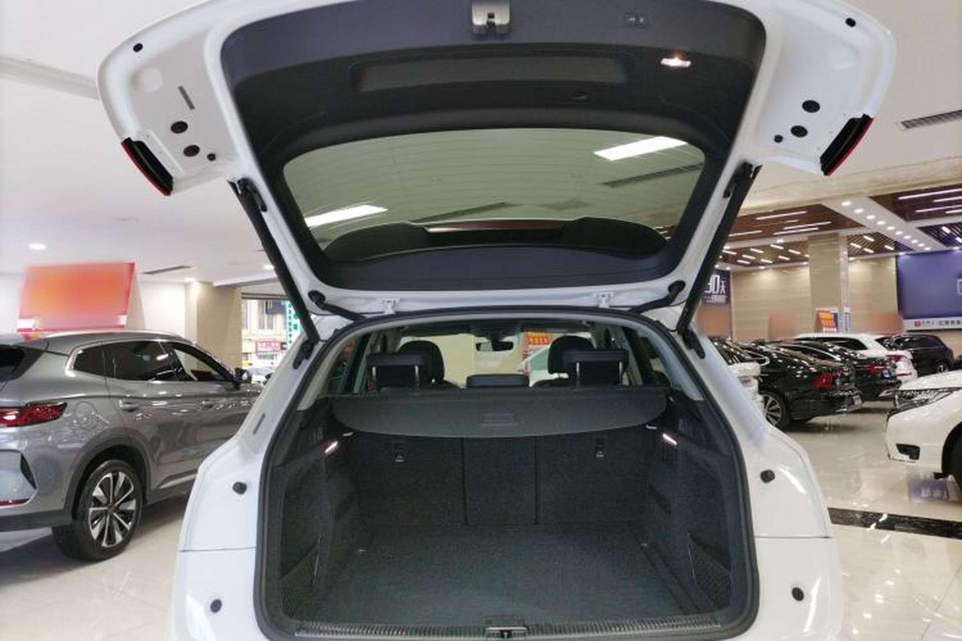 Used Audi Q5L 2022 40T Luxury Dynamic Model Trunk