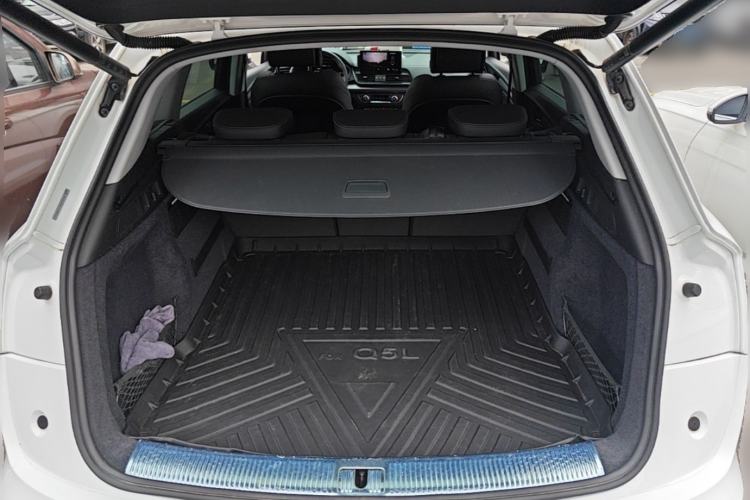 Used Audi Q5L 2022 Updated Version 45T Luxury Prestige Edition Trunk